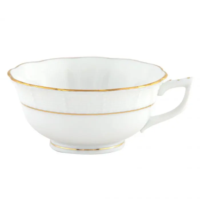 Golden Edge Tea Cup – Sleek Porcelain Cup with Gold Accent Band